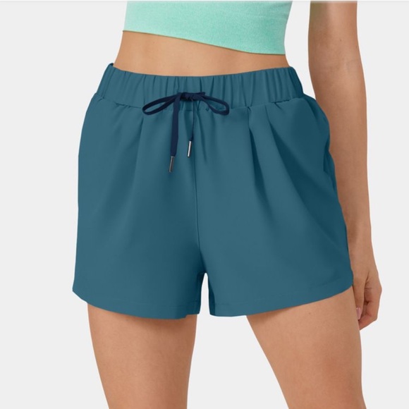 NWT Halara High Waisted Pleated Side Pocket Casual Shorts 3" Small in Blue - Picture 1 of 4
